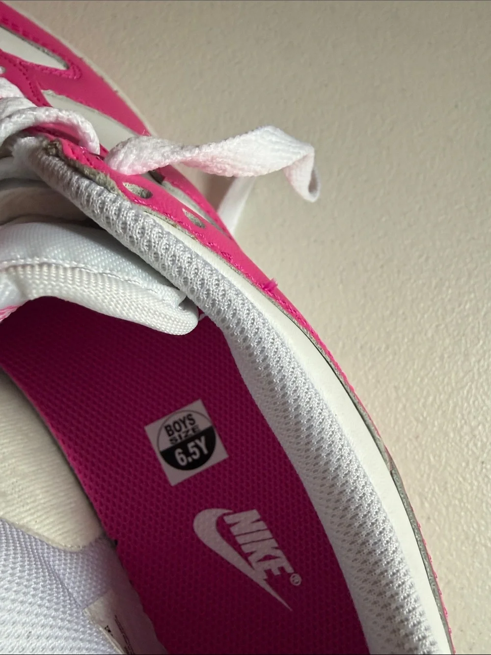 Nike Low Top Sneakers in White & Hot Pink